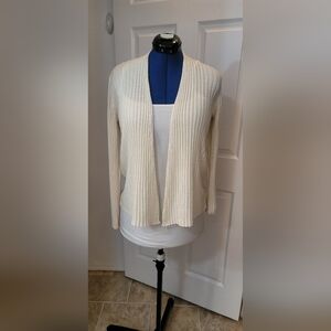 ✨️5 For $20✨️ Ivory open front cardigan